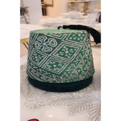 Chapeau marocain en tissu aux motifs orientaux