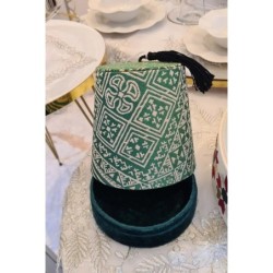 Chapeau marocain en tissu aux motifs orientaux