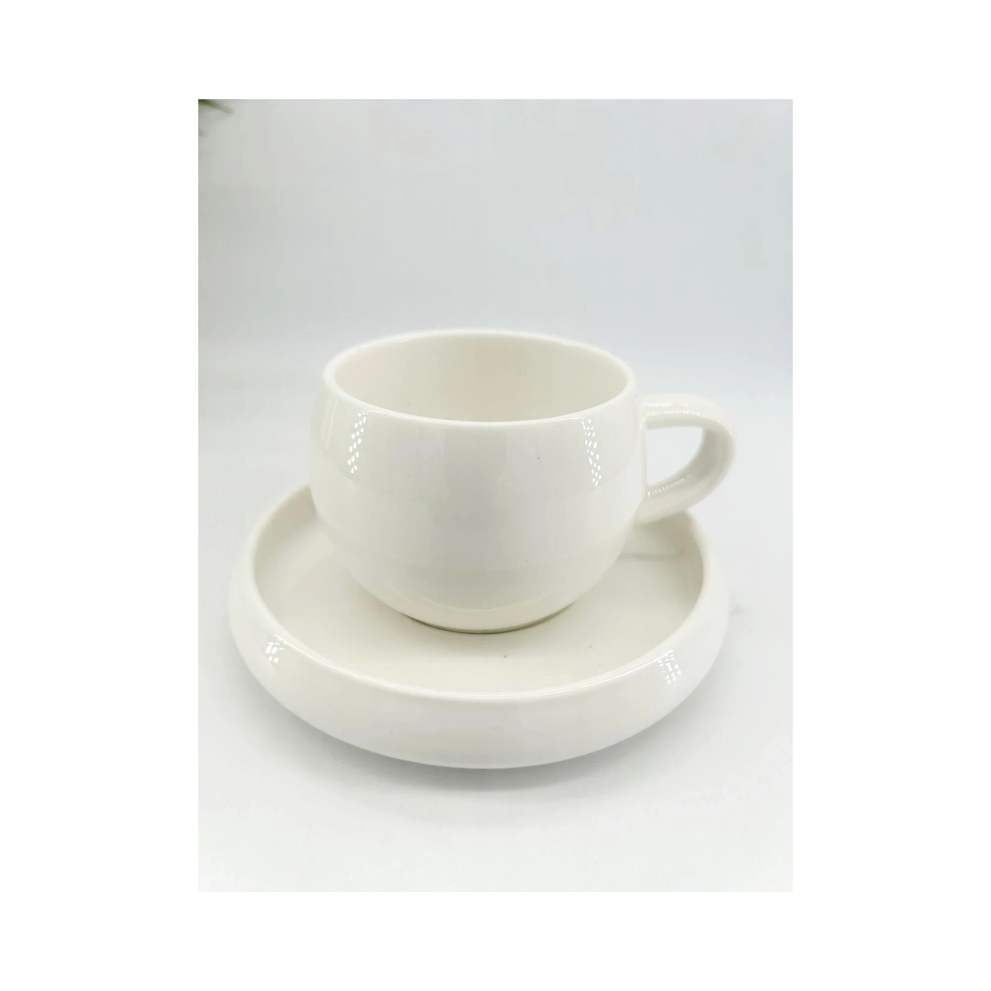 Set de 6 tasses à café avec soucoupes – Porcelaine raffinée