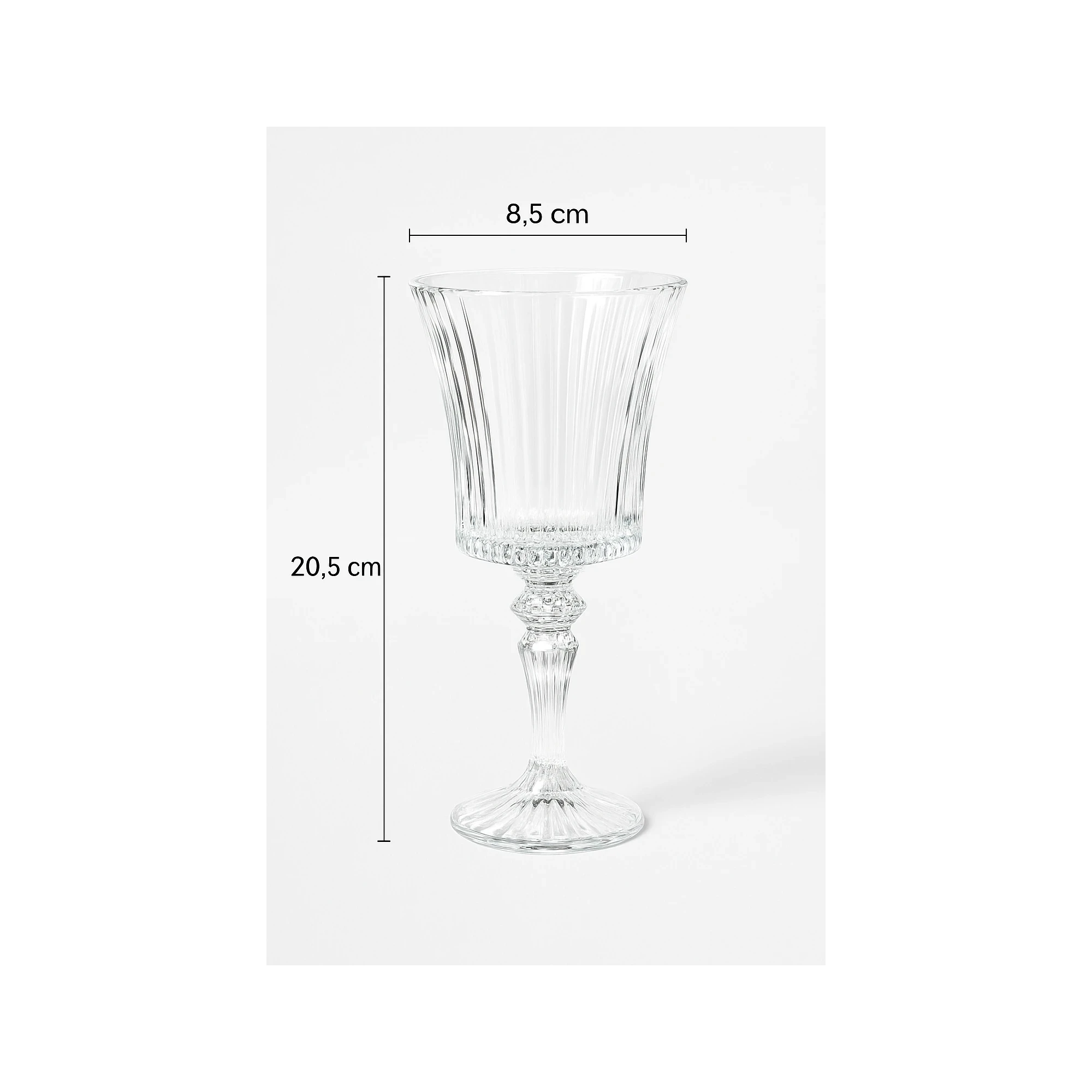 Verre à pied strié – 20,5 cm de hauteur, élégance intemporelle