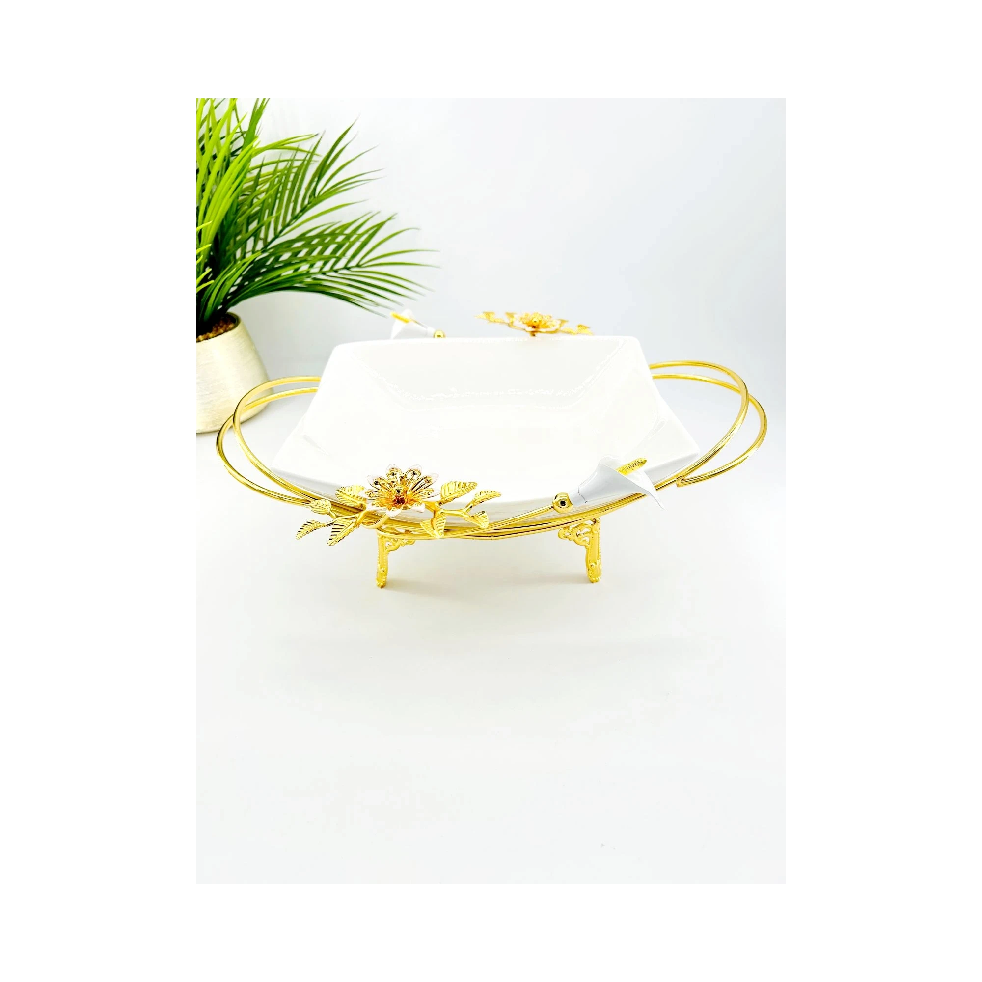 Plat de présentation Creux Carré en Porcelaine avec Support Doré