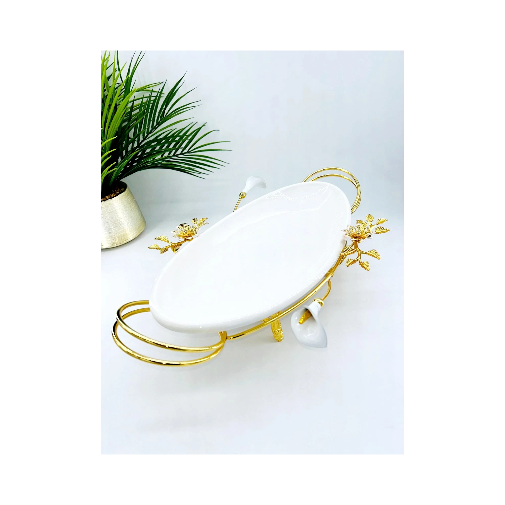 Plat Ovale en Porcelaine avec Support Doré