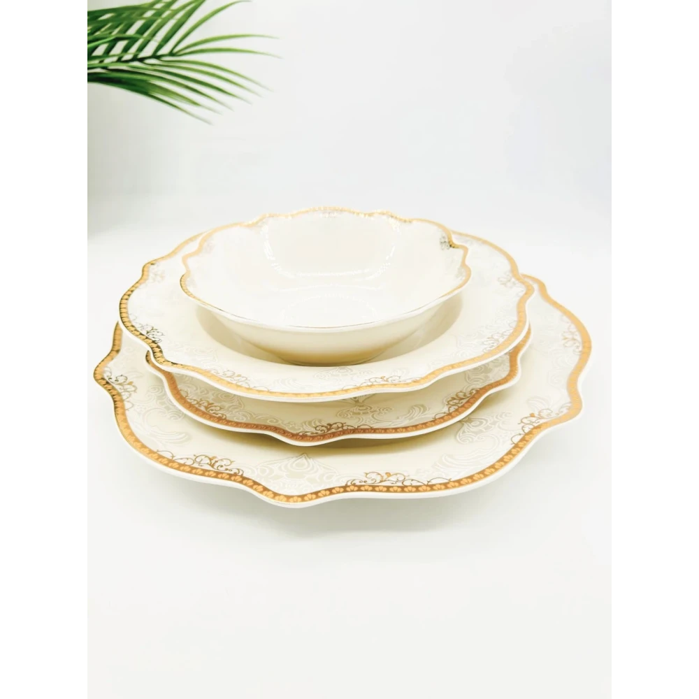 Service de Table en Porcelaine – Motifs en Relief & Bordures Dorées