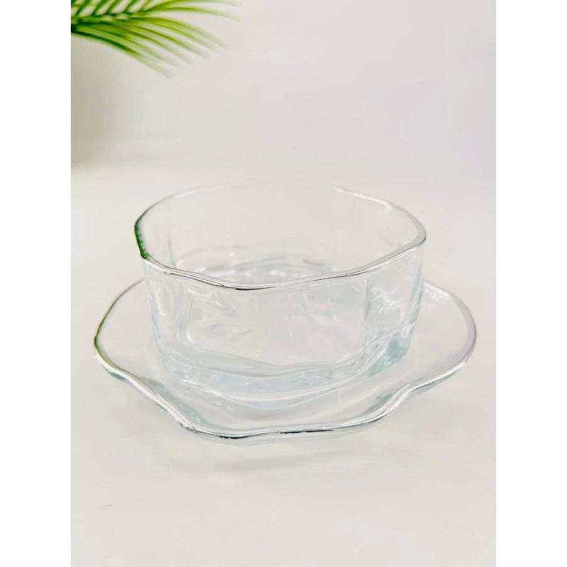 Élégance Argentée – Ensemble de Bols et Assiettes en Verre