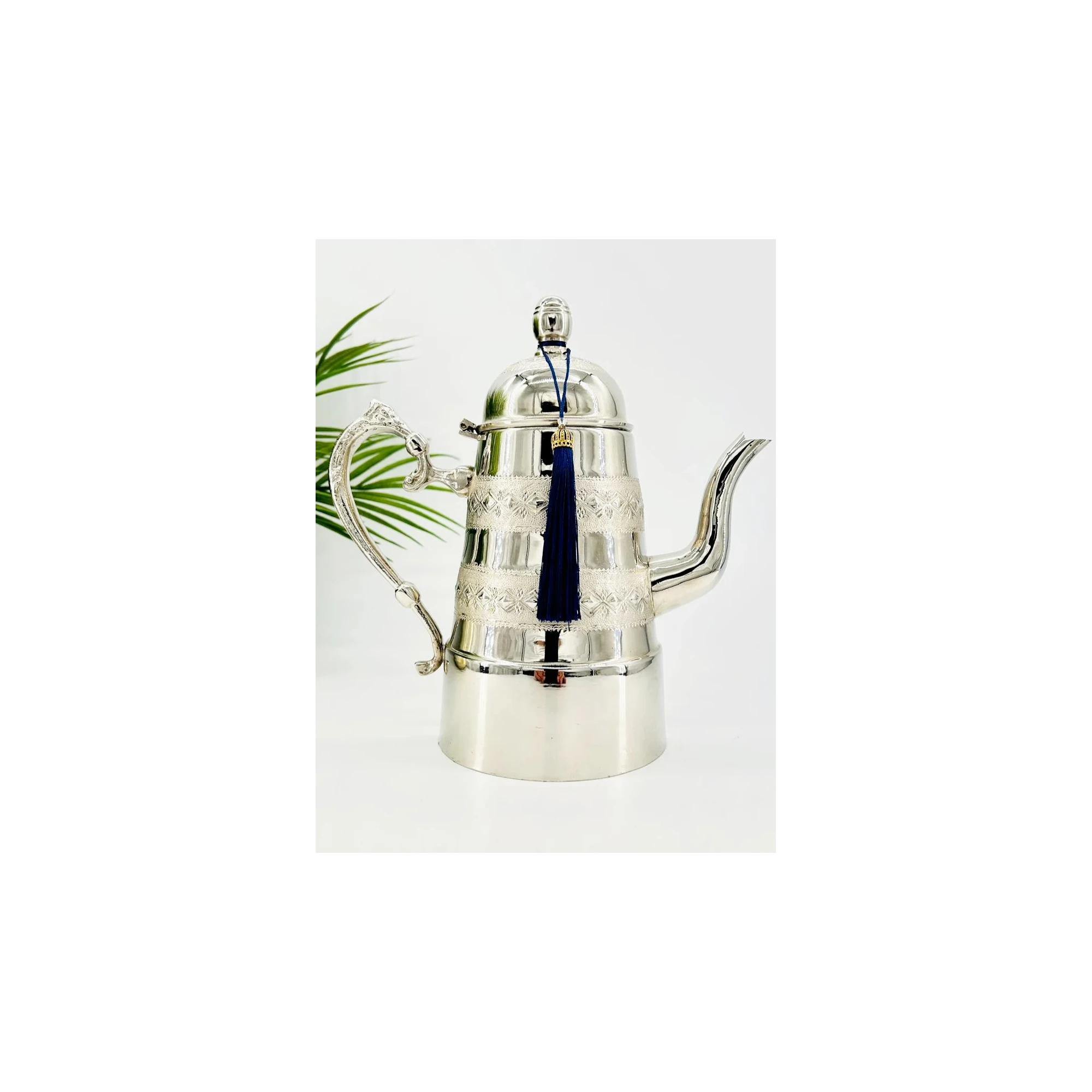 Théière artisanale en cuivre nickelé – Manchester Royal - 24 cm