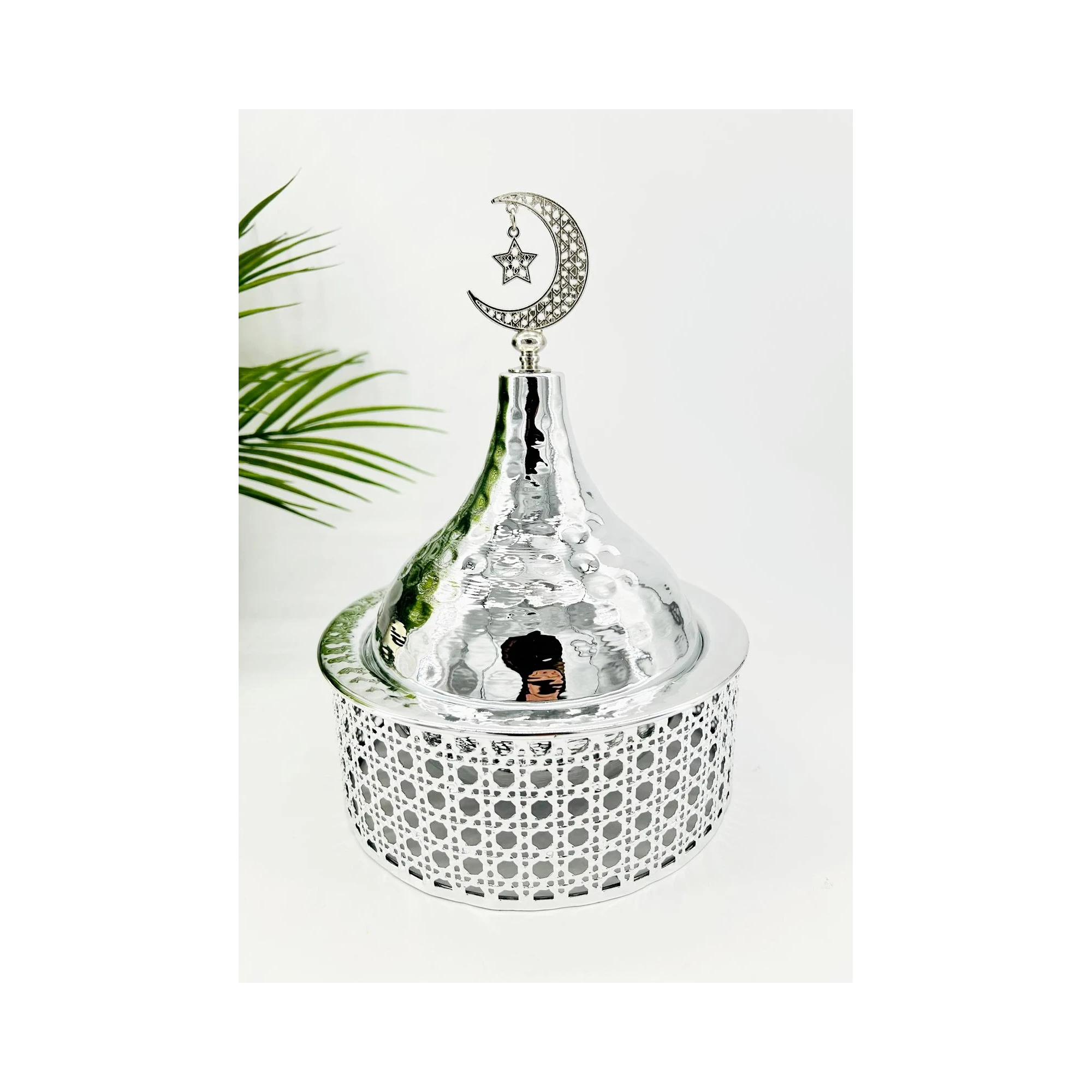Tajine de présentation en métal ajouré argenté – couvercle amovible