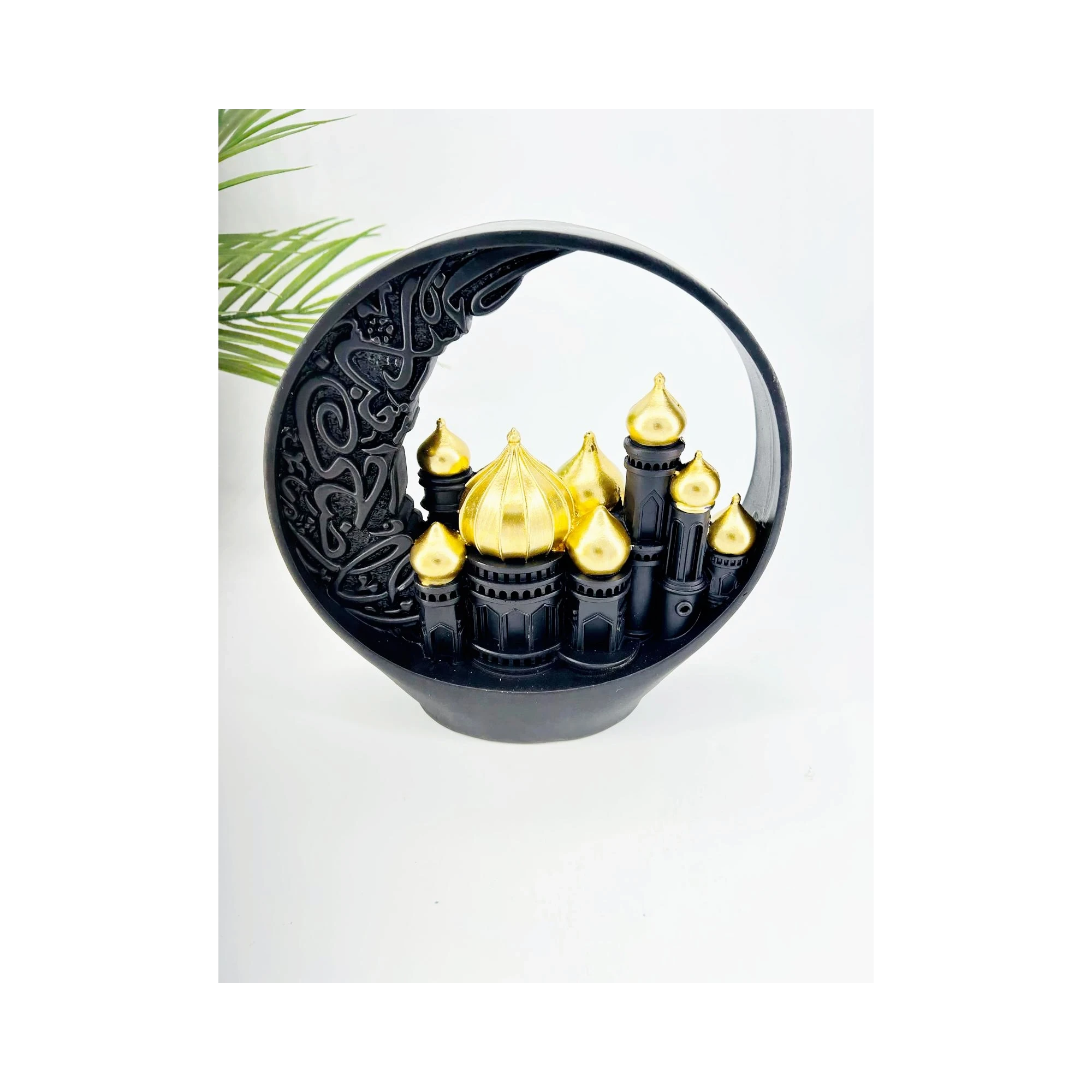 Objet décoratif oriental – Mosquée sous croissant noir et or