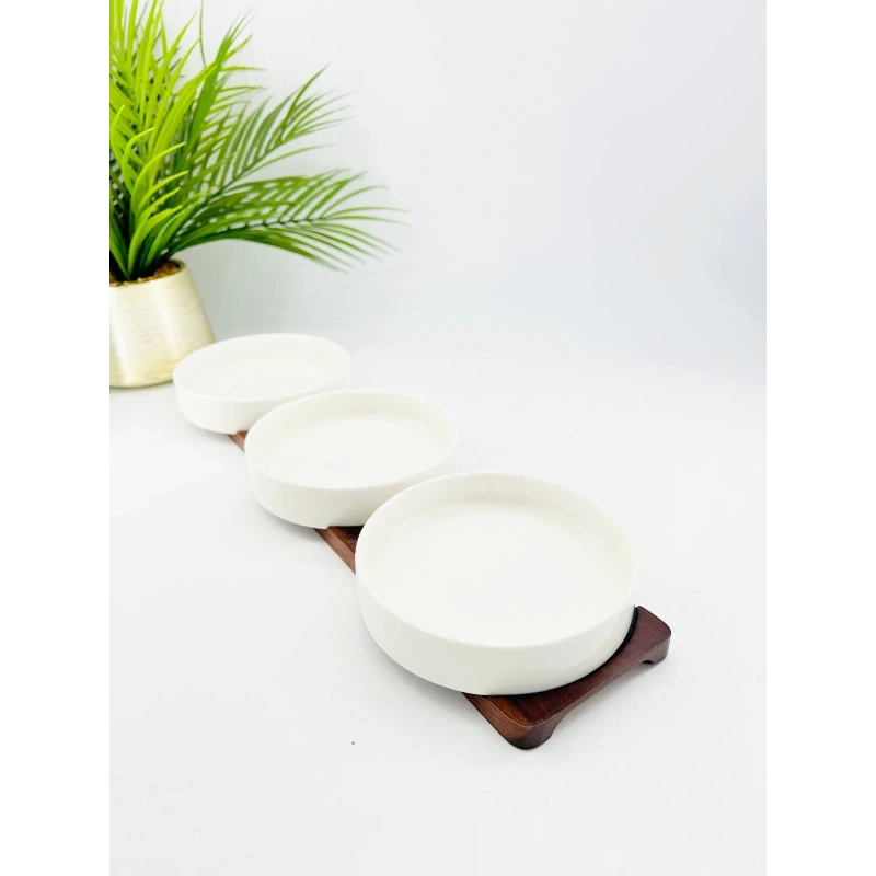 Plateau de service en bois d’acacia avec 3 assiettes en porcelaine