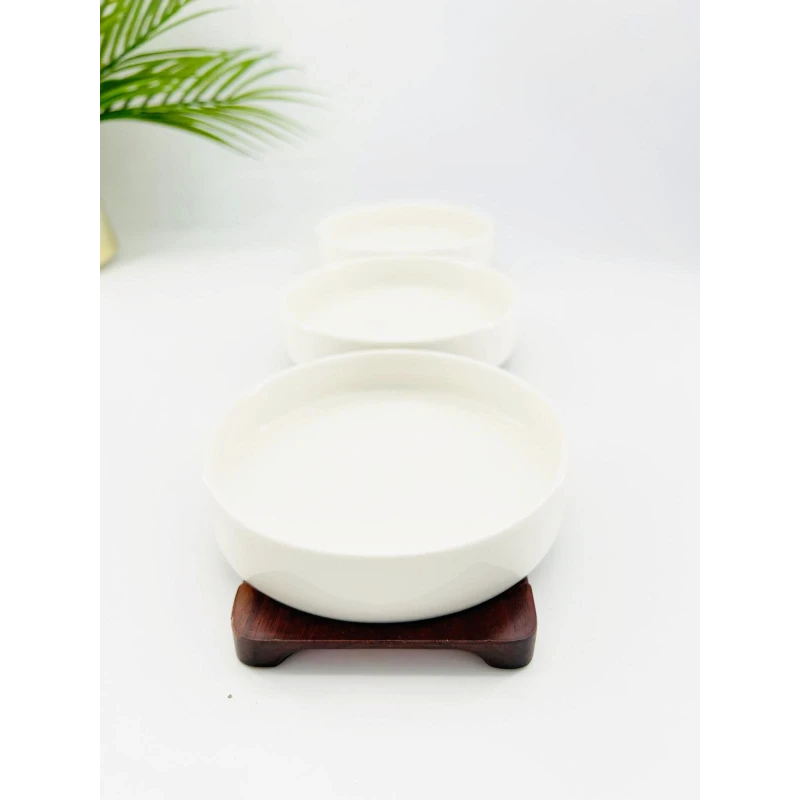 Plateau de service en bois d’acacia avec 3 assiettes en porcelaine