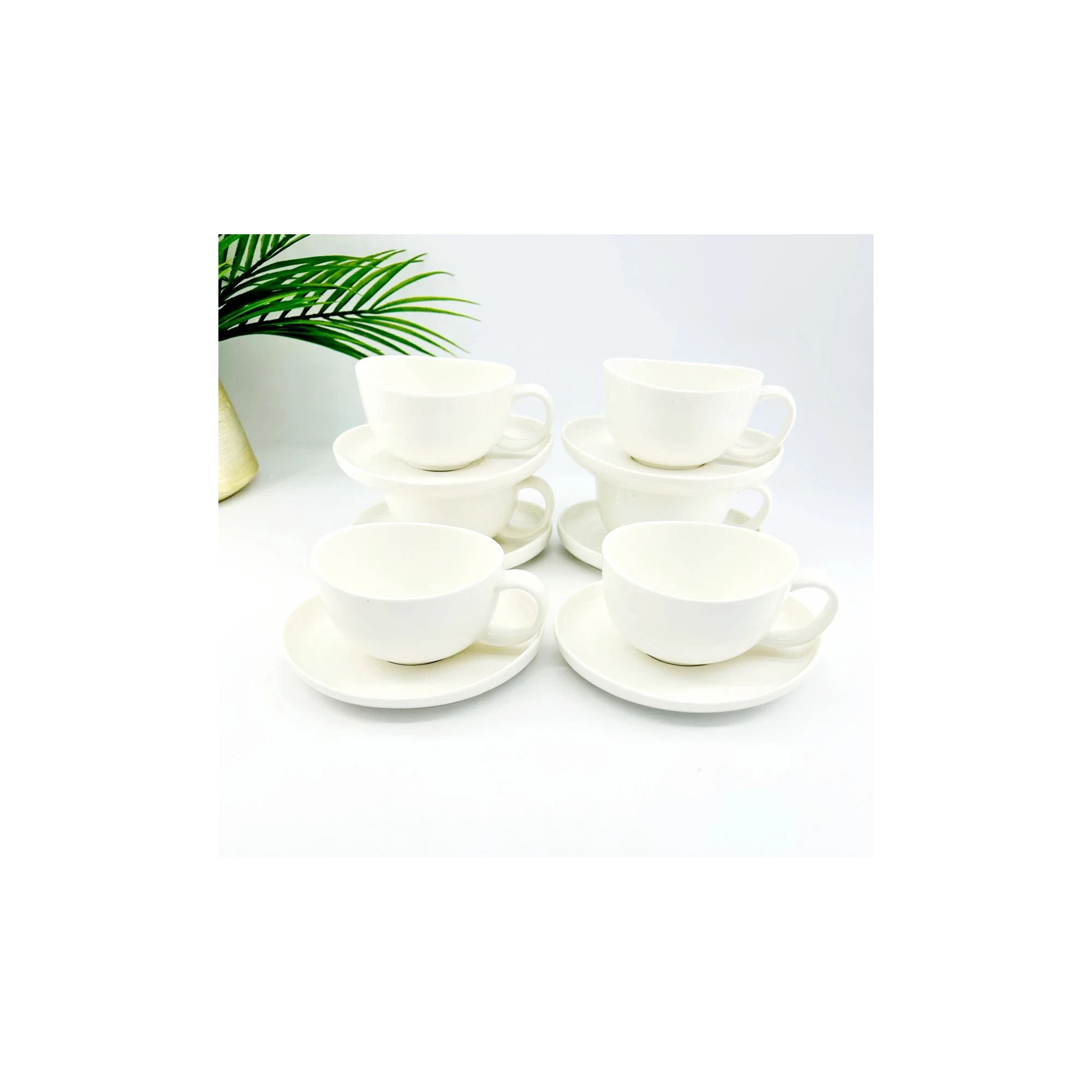 Set de 6 tasses et sous-tasses en porcelaine blanche