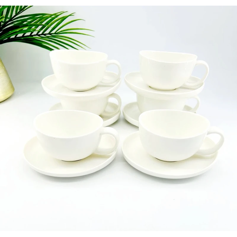 Set de 6 tasses et sous-tasses en porcelaine blanche